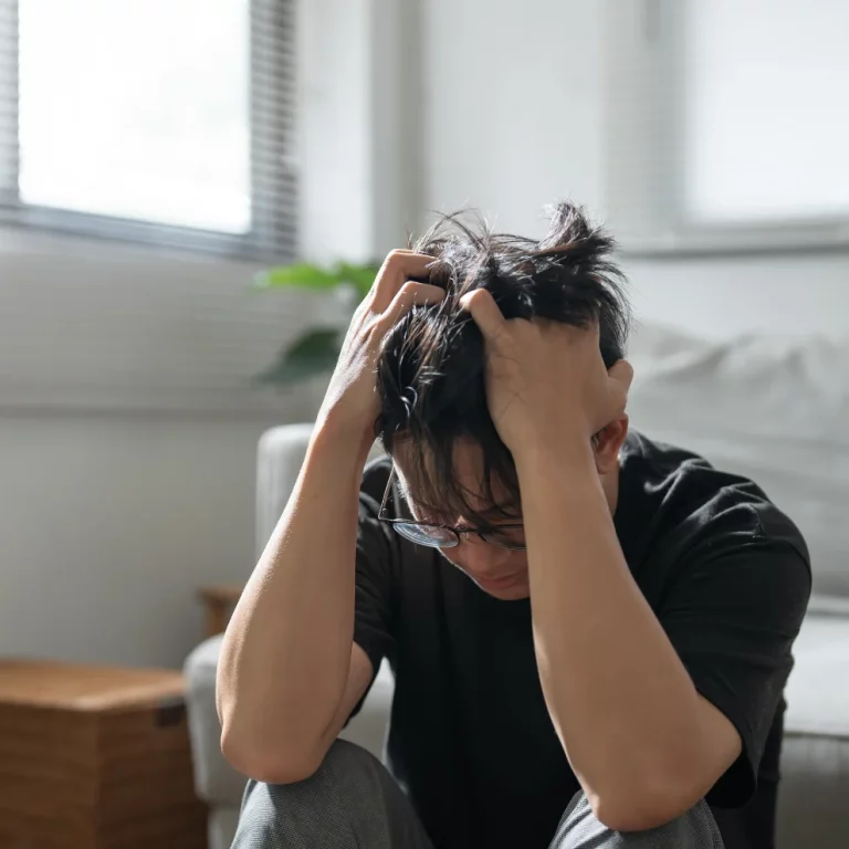 sosyal anksiyete yaşayan bir birey